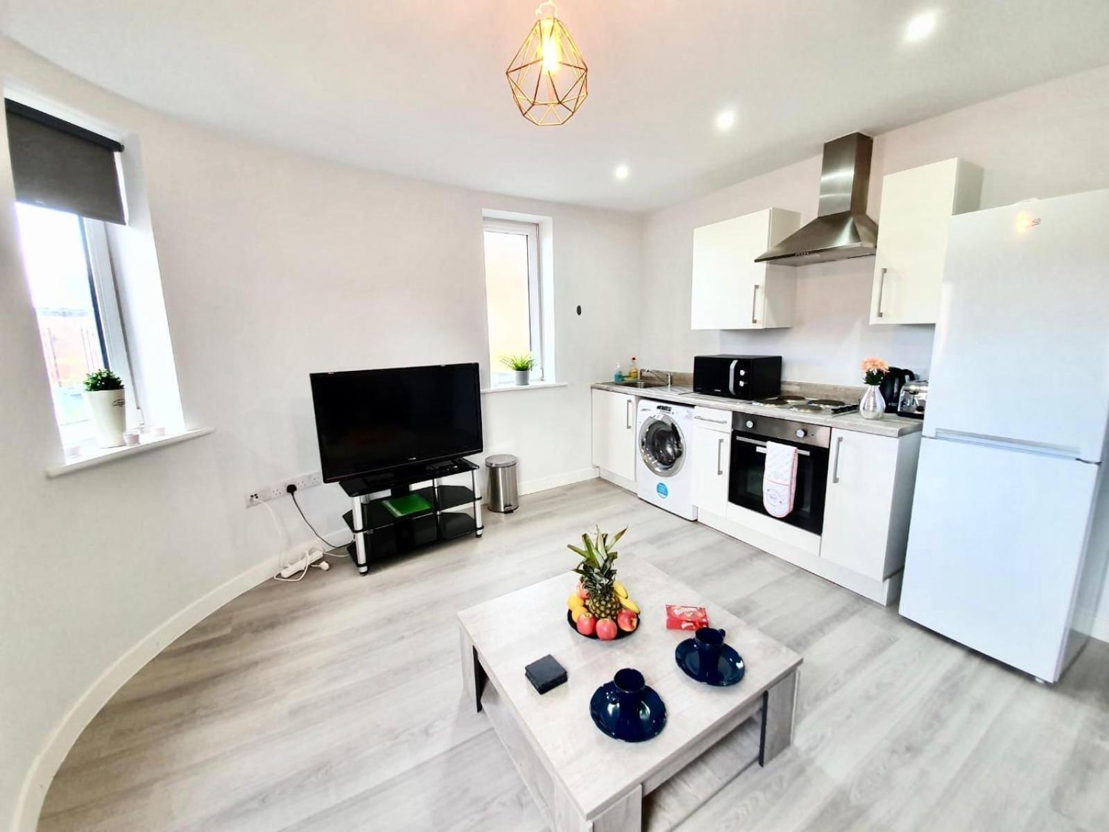 Opp Liverpool - Perfect For Contractors And Travellers, Big Savings Booking 4 Nights Or More! Apartment Room photo