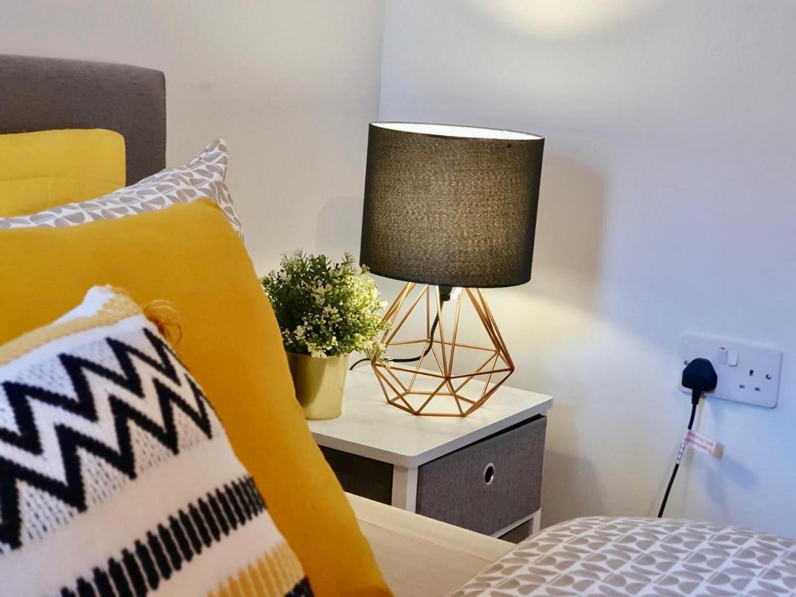 Opp Liverpool - Perfect For Contractors And Travellers, Big Savings Booking 4 Nights Or More! Apartment Room photo