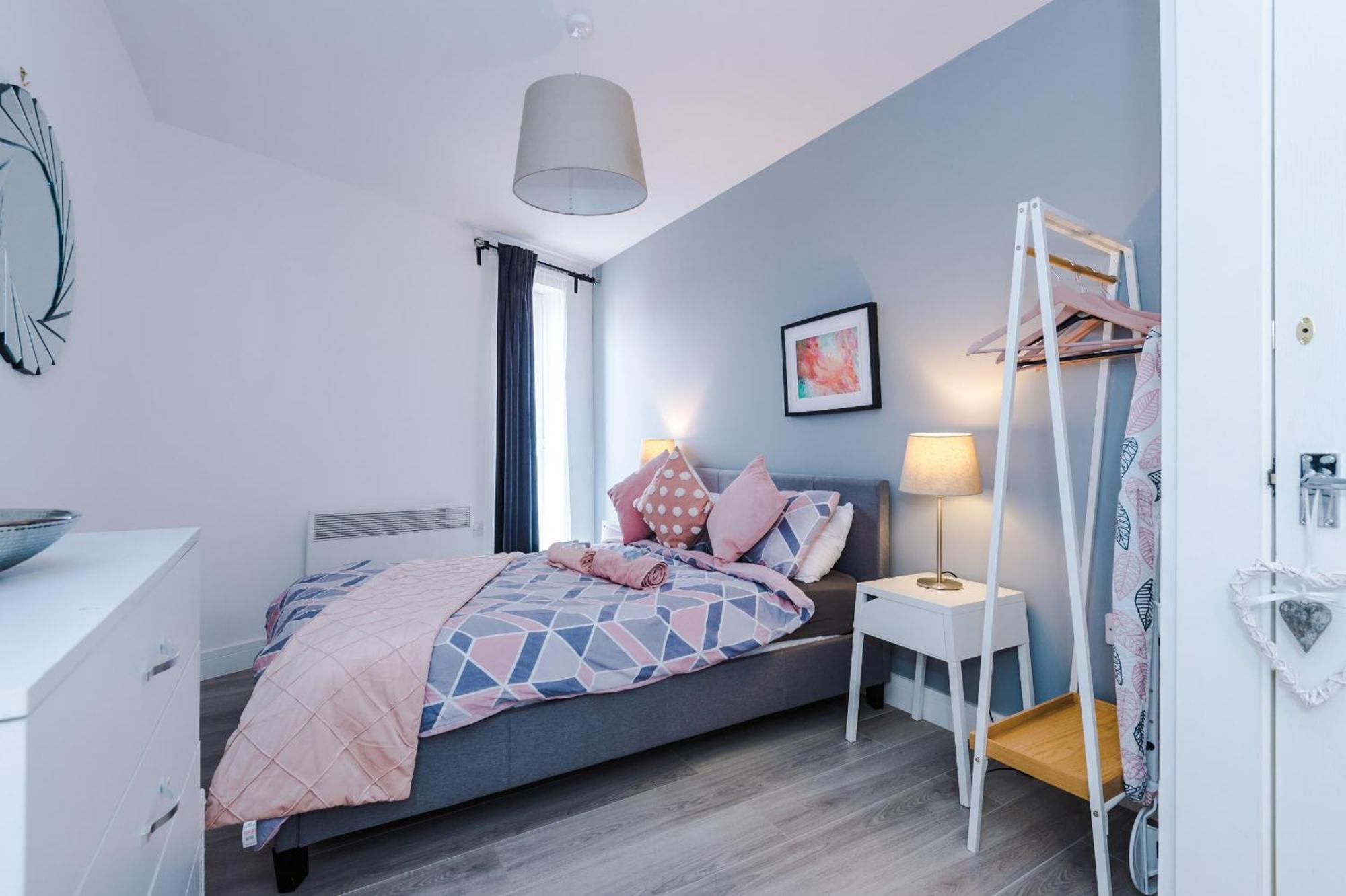 Opp Liverpool - Perfect For Contractors And Travellers, Big Savings Booking 4 Nights Or More! Apartment Room photo